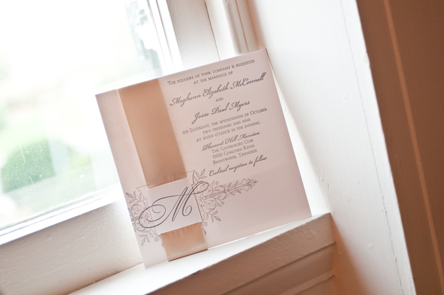 You will also find several wedding invitations samples pictured in this